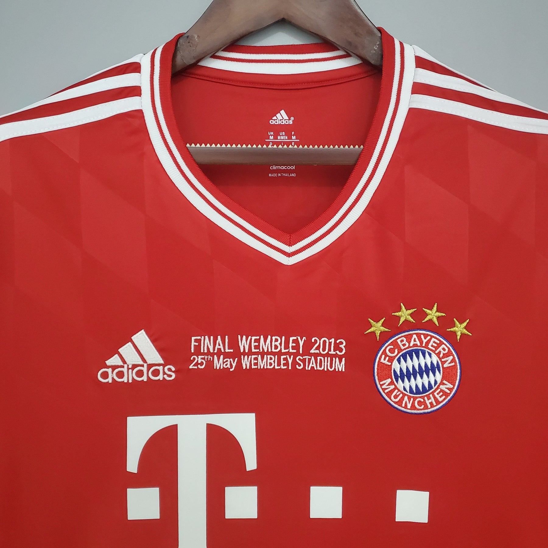 Camisa Manga Longa Bayern de Munique Champions League 2013/14 - Vermelha